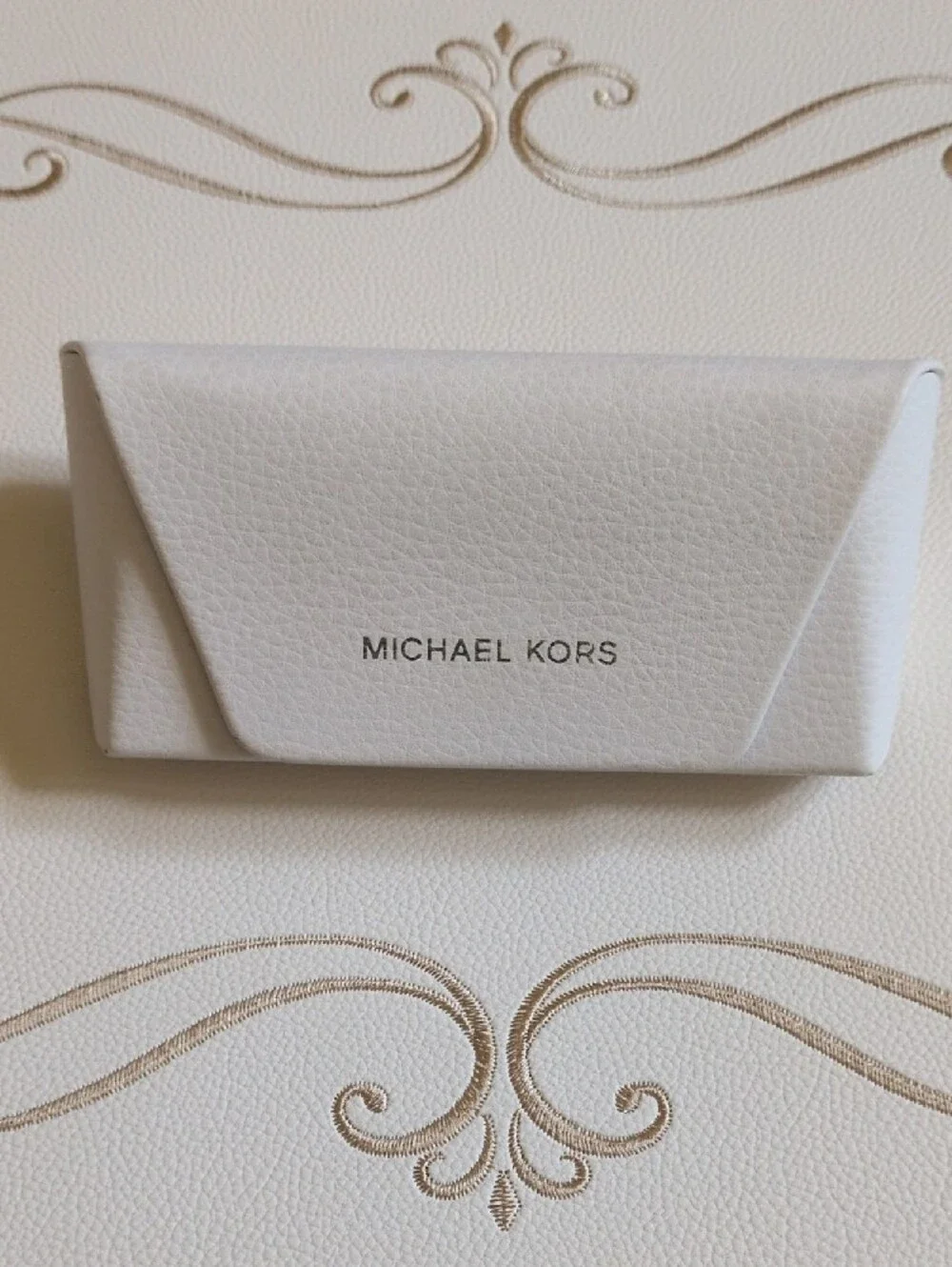 Michael Kors Pale Beige Pebbled  Leatherlike  Eyeglass Case, Like New